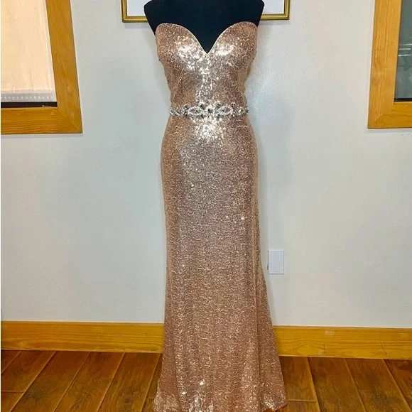 Elegant Strapless Sequin Dress - Picture 1 of 8